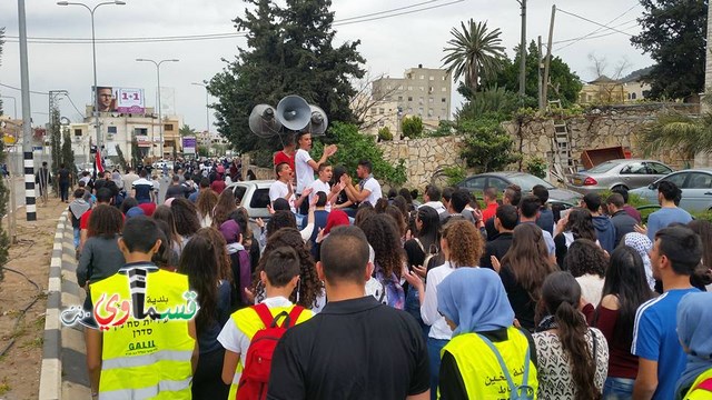 فيديو -ديرحنا: جماهير غفيرة تحيي ذكرى يوم الأرض الخالد الـ41 بمسيرة ومهرجان خطابي